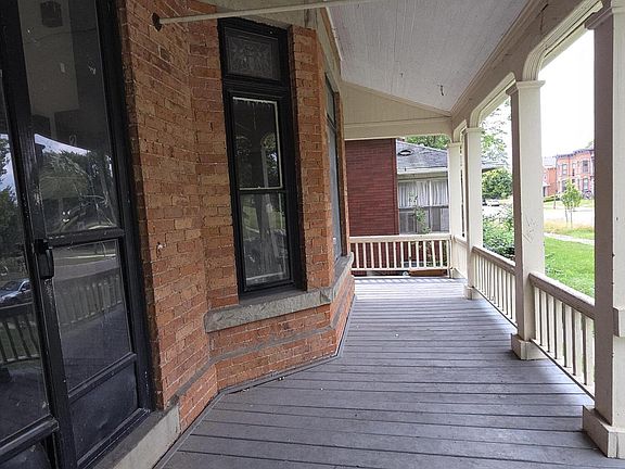 3rd image of 1012 N Superior St