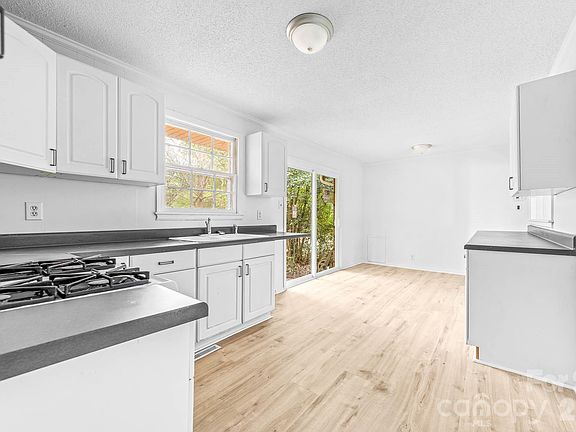 4th image of 785 Rabun Ln