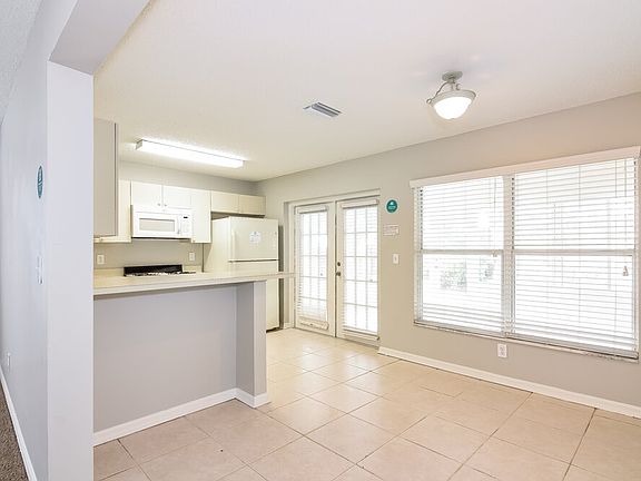 4th image of 725 Cape Cod Cir