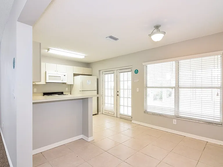 725 Cape Cod Cir — Photo 4