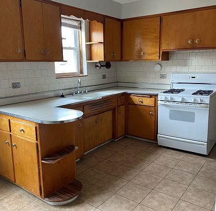 2nd image of 5858 N Elston Ave #1F