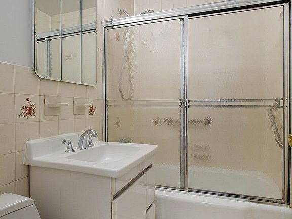 4th image of 963 2nd Ave #10G