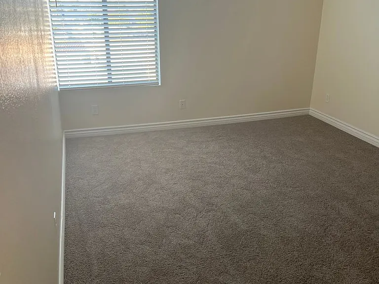 La Fuente Apartments — Photo 14