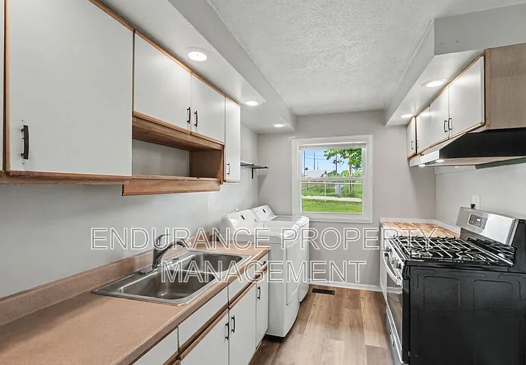 9500 Ridgemoor Ave — Photo 8