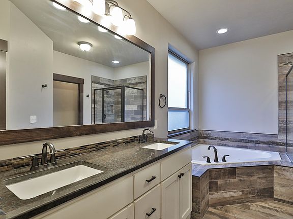 5th image of 350 Whiterock Dr