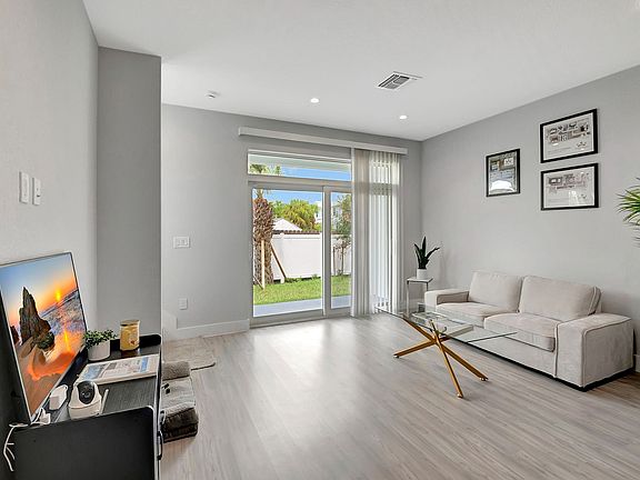 5th image of 2552 Peters Rd #469