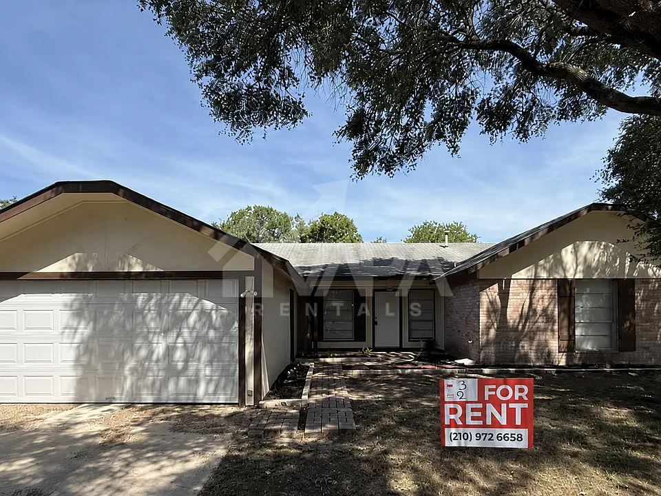 2706 Lakebriar St