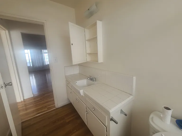 500 S Oxford Ave #17 — Photo 3