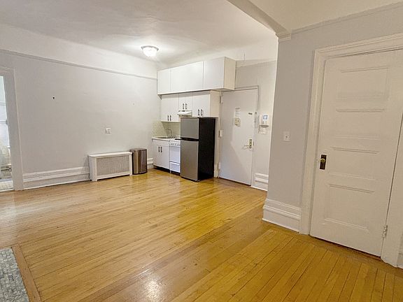 4th image of 210 W 94th St #H7