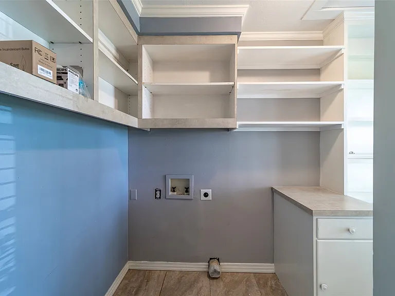 7302 Kenwell St — Photo 14