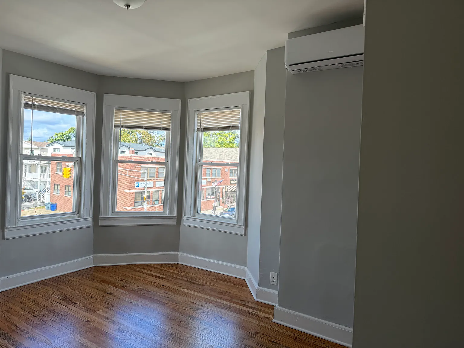 3 bed, $3,000 — Photo 1
