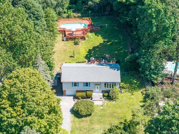 30 Steiner Drive, Mahopac, NY 10541