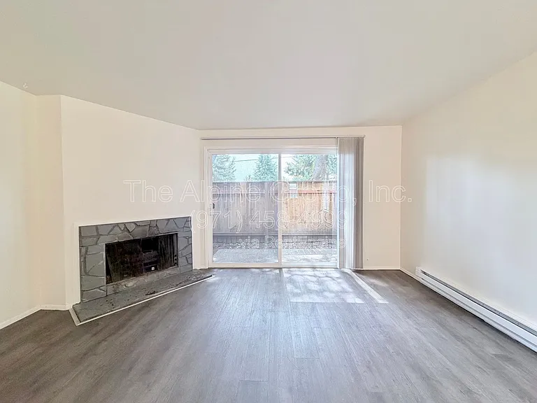 3800 NW Chemult Pl #D — Photo 11