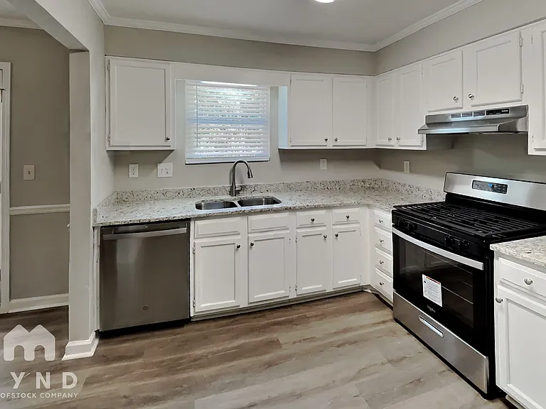 2139 Victoria Pl — Photo 10