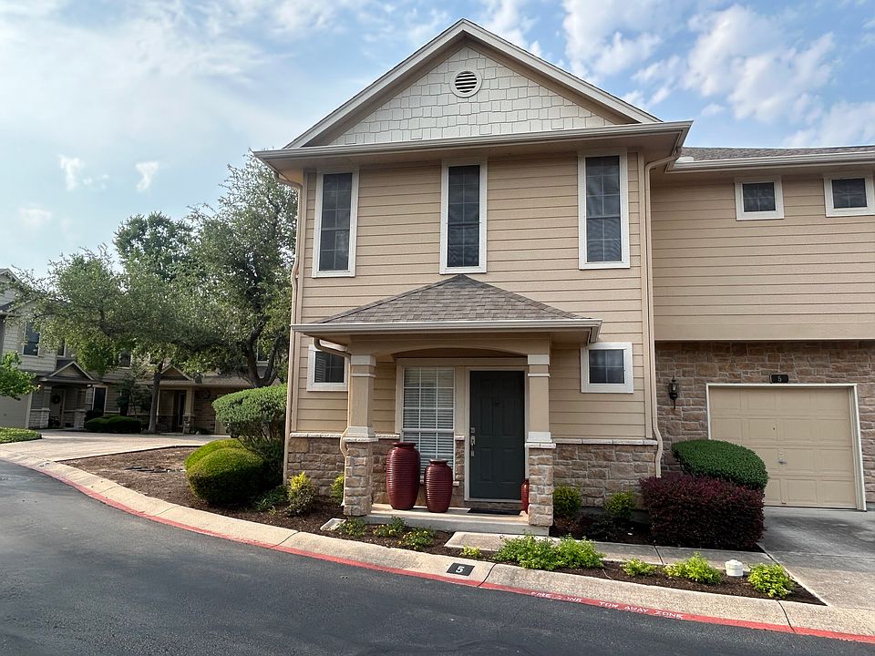 Corner unit with single car garage, visitor parking is close to unit and throughout the neighborhood.