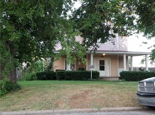 921 S Barker Ave, El Reno, OK 73036