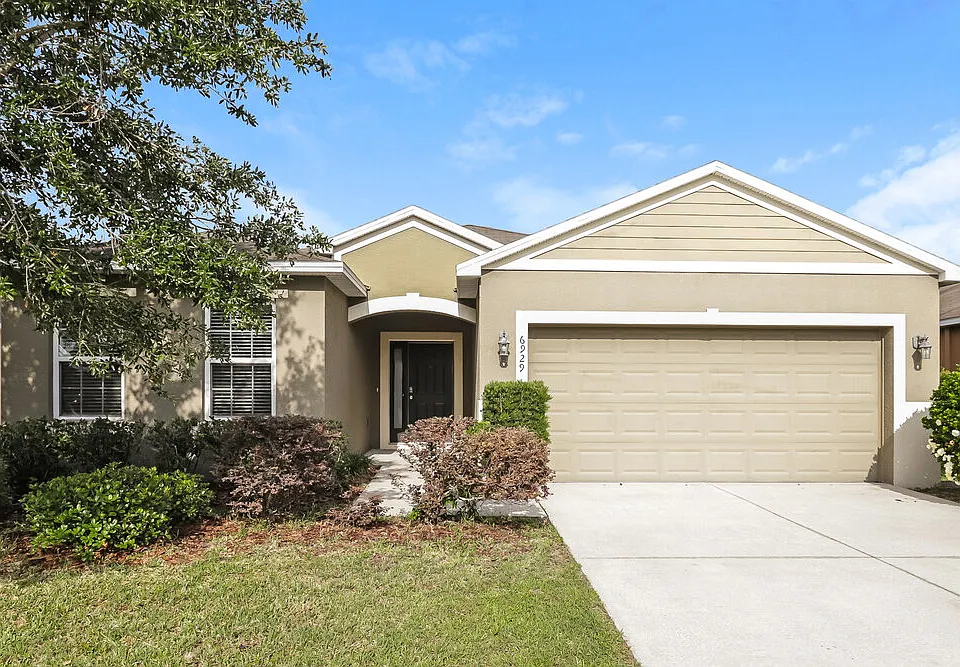 6929 Glenbrook Dr