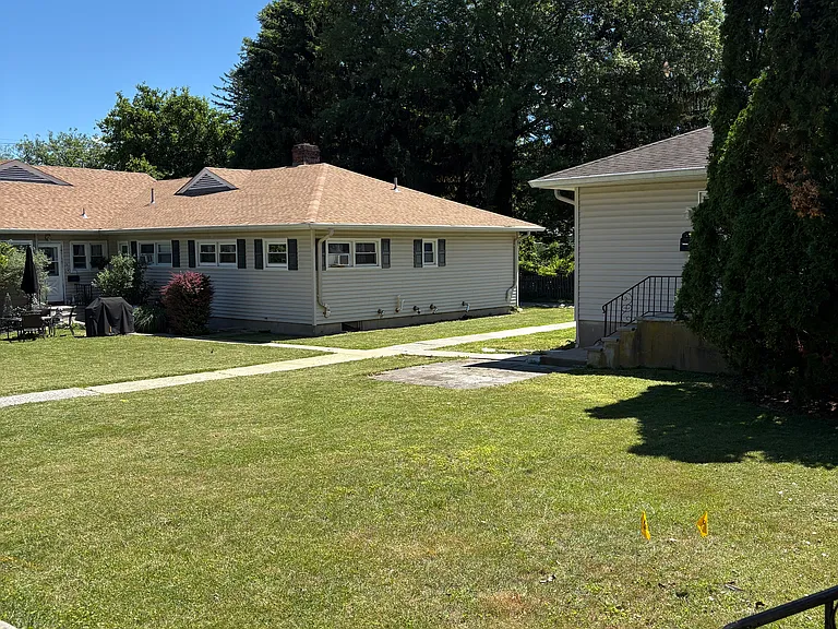 Carey Avenue Apartments — Photo 10