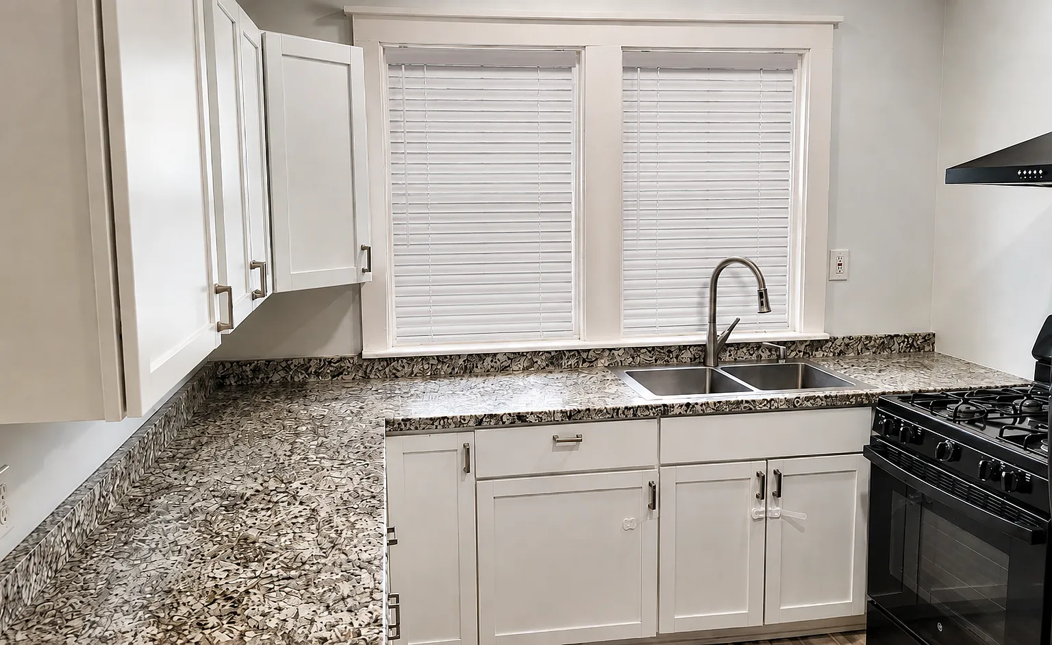 3 bed, 1200 sqft, $1,600 — Photo 1