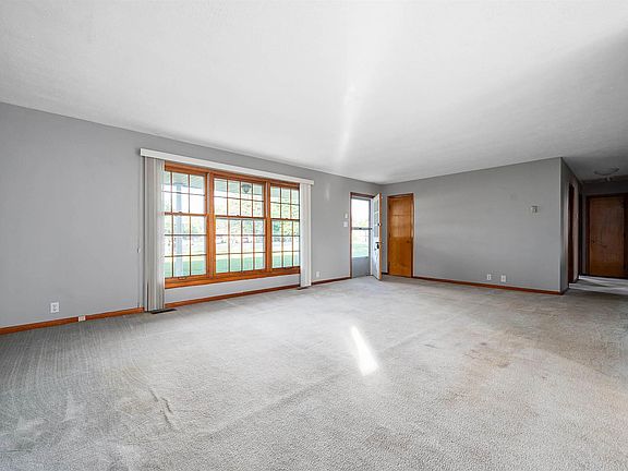 4th image of 4211 N Wheeling Ave