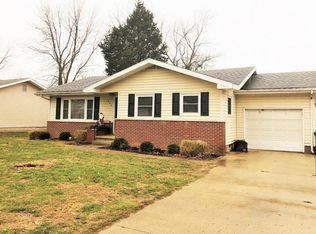 920 A St, Charleston, IL 61920