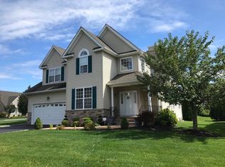 8 Joshua Ct, Wading River, NY 11792