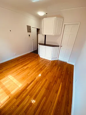 Rented by Metropolis Real Estate of Manhattan | media 11