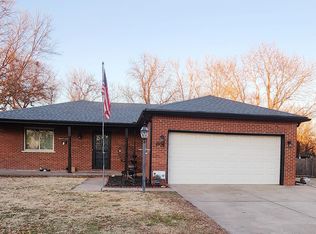 1904 Cypress Ln, Newton, KS 67114
