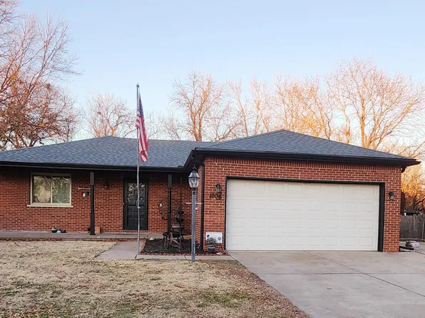 1904 Cypress Ln, Newton, KS 67114