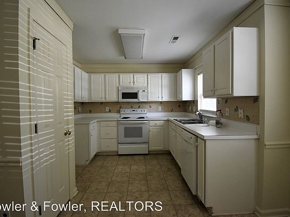 4th image of 3798 Vanhoe Ln