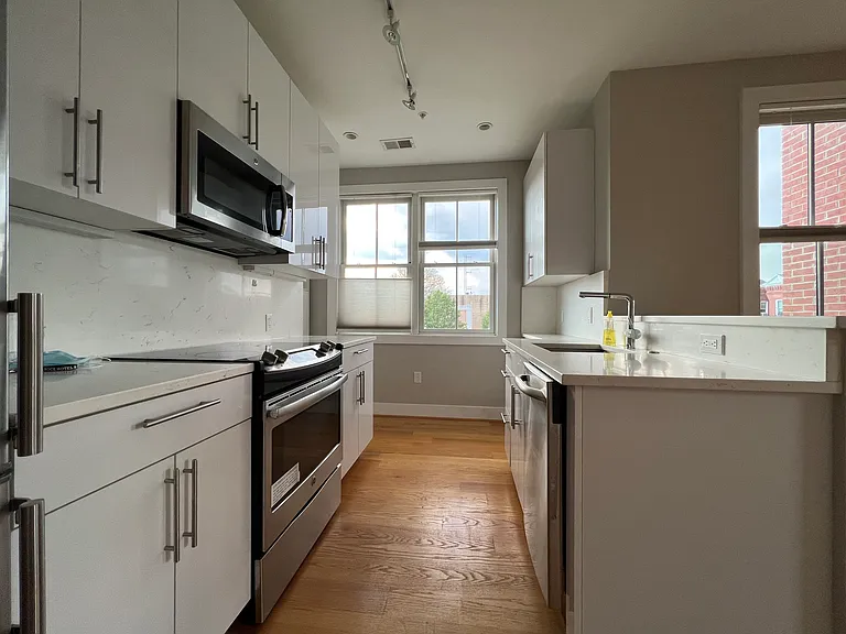 1209 G St SE #8 — Photo 13