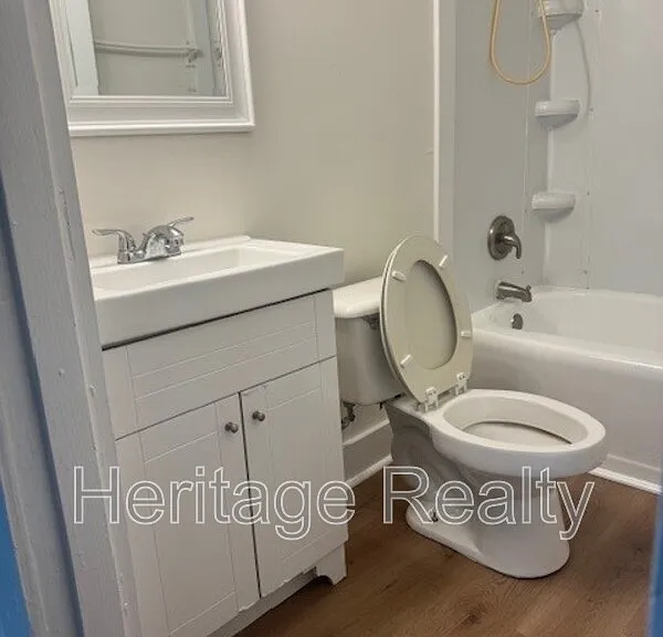2400 Center Ave — Photo 15