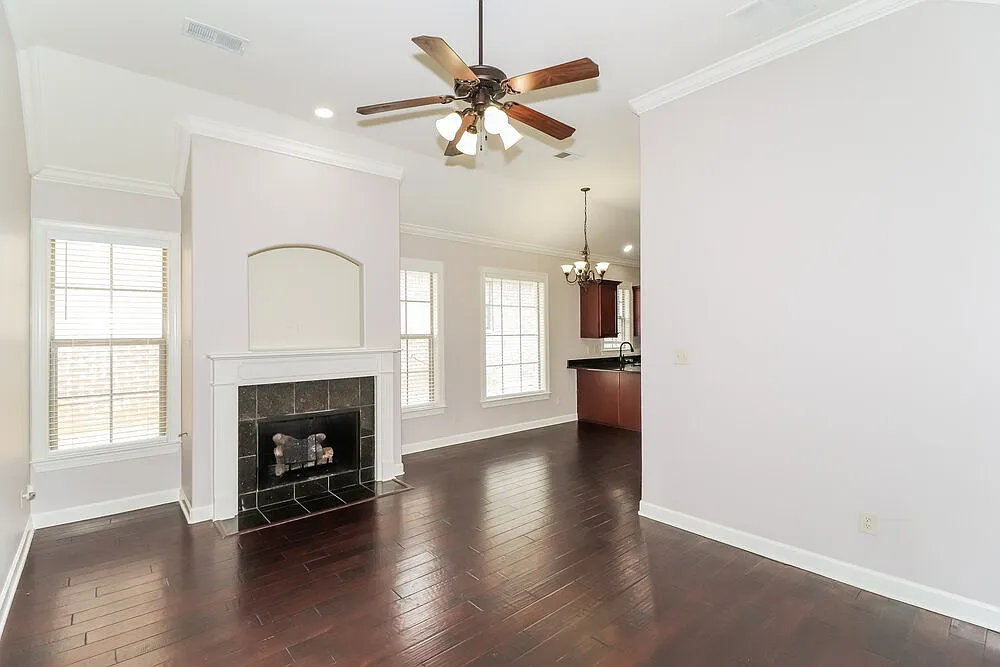 3 bed, 2.0 bath, 1455 sqft, $1,885 — Photo 4