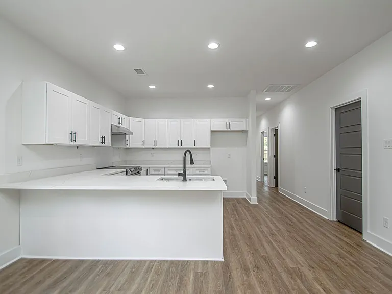 324 S Schiller St — Photo 7