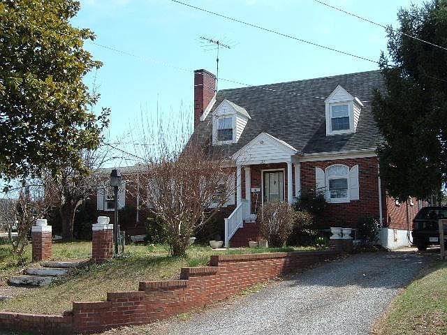 1st image of 313 College St