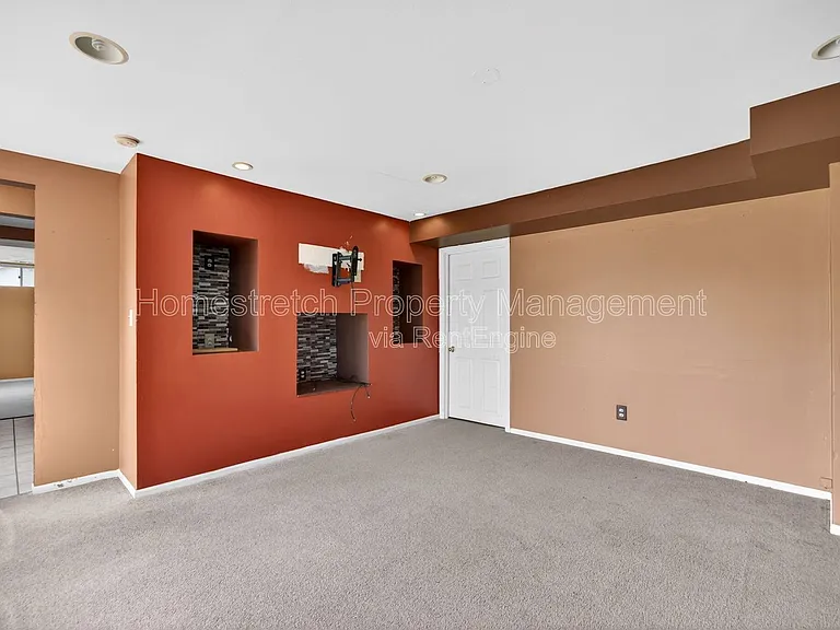 166 Royallprairie Ln — Photo 38