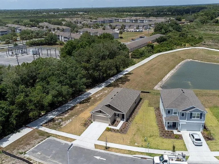 573 Bell Prairie Cir — Photo 3