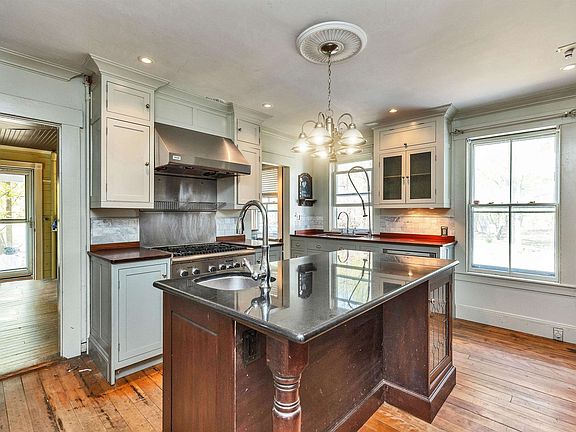4th image of 24 Maple Street