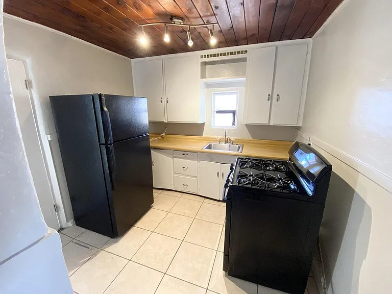 426 Headingly Ave NW #B — Photo 4