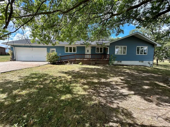 1219 N 12th St, Chariton, IA 50049