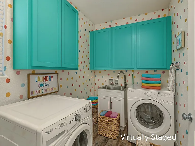 426 Port Reggio St — Photo 15