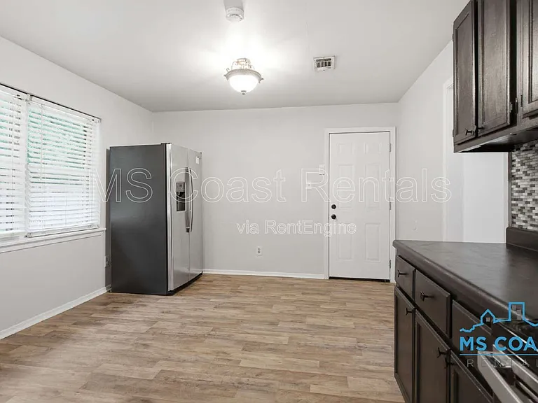 1601 Lewis Ave — Photo 12