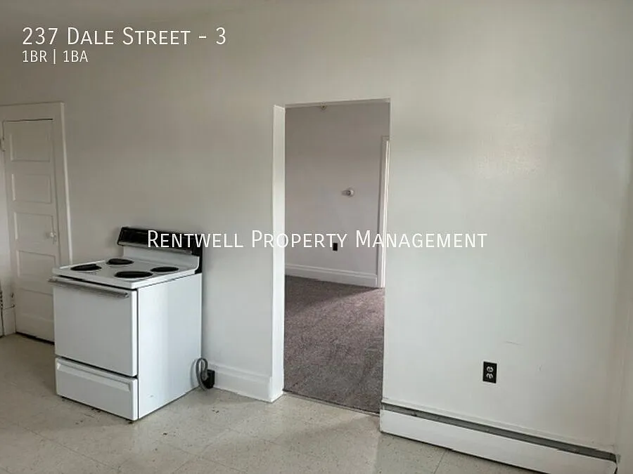 Cozy 1-Bedroom Apartment in the Heart of McKeesport — Photo 3