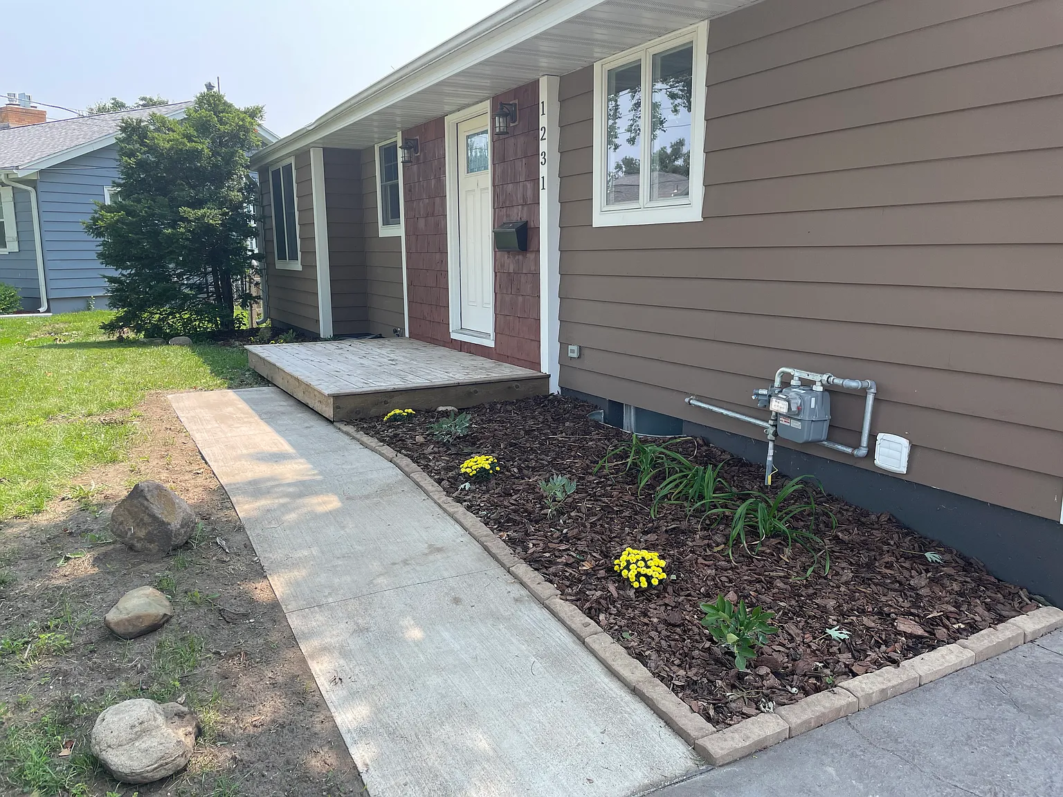 3 bed, 1.5 bath, 2248 sqft, $2,200 — Photo 2