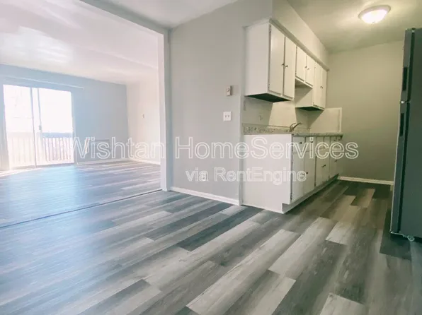 220 Charleston Blvd #6, Macomb, IL 61455