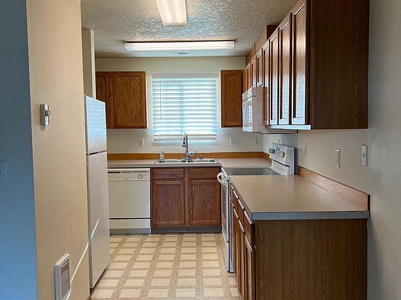 5th image of 127 Adams Dr APT B
