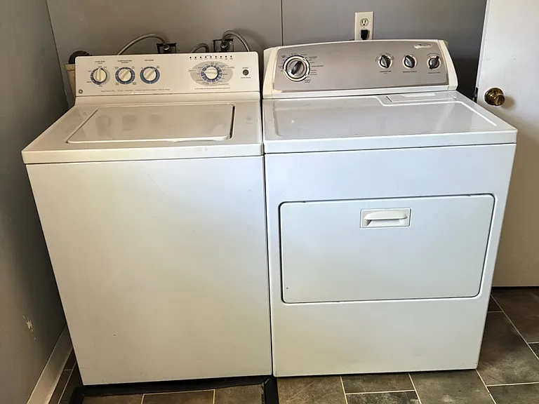 Washer/Dryer Included
