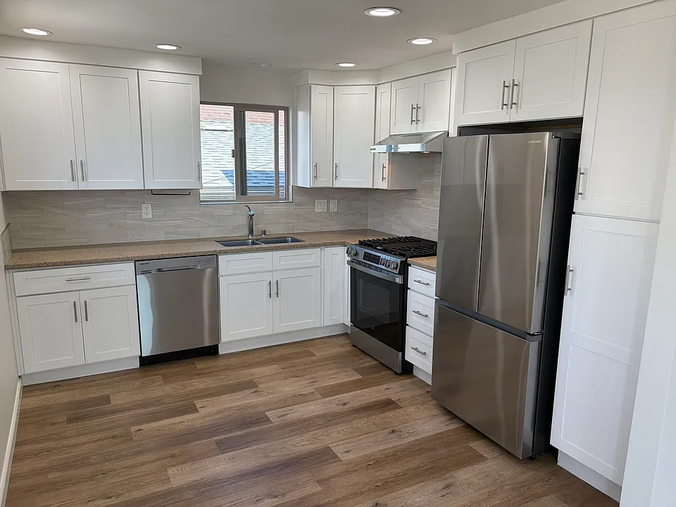 Kitchen w/SS appliances