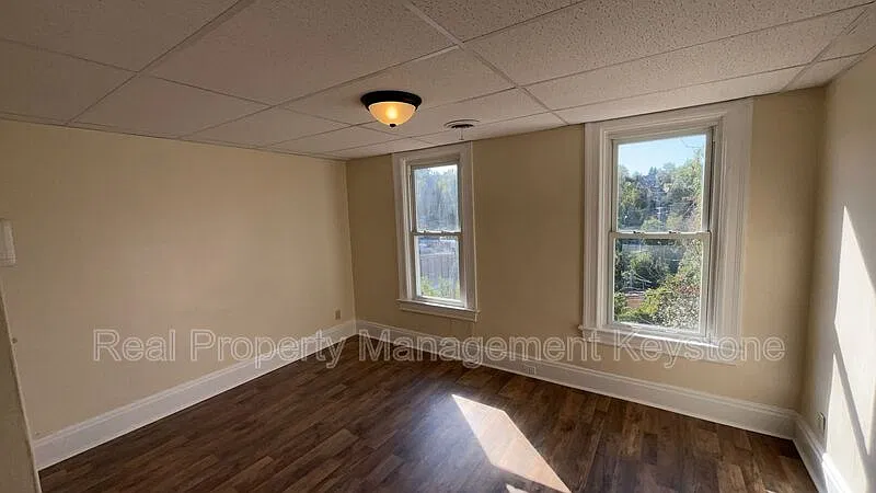 2 bed, 1.0 bath, $1,200 — Photo 4