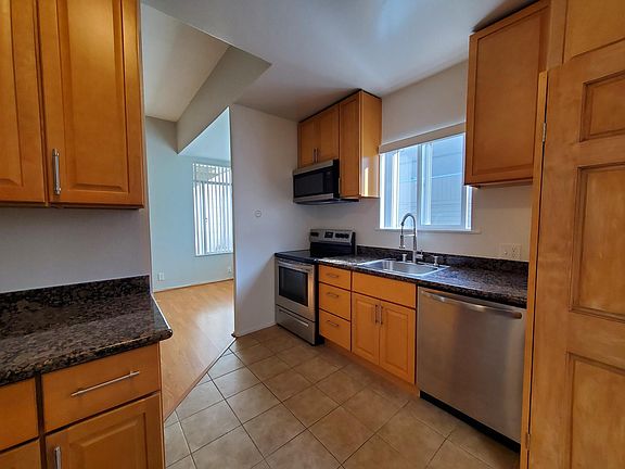 4th image of 2249 Van Ness Ave #5